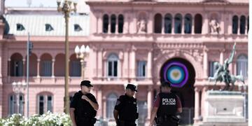 Hubo 20 detenidos en el primer día de aislamiento social en la Ciudad\u002E (EFE)