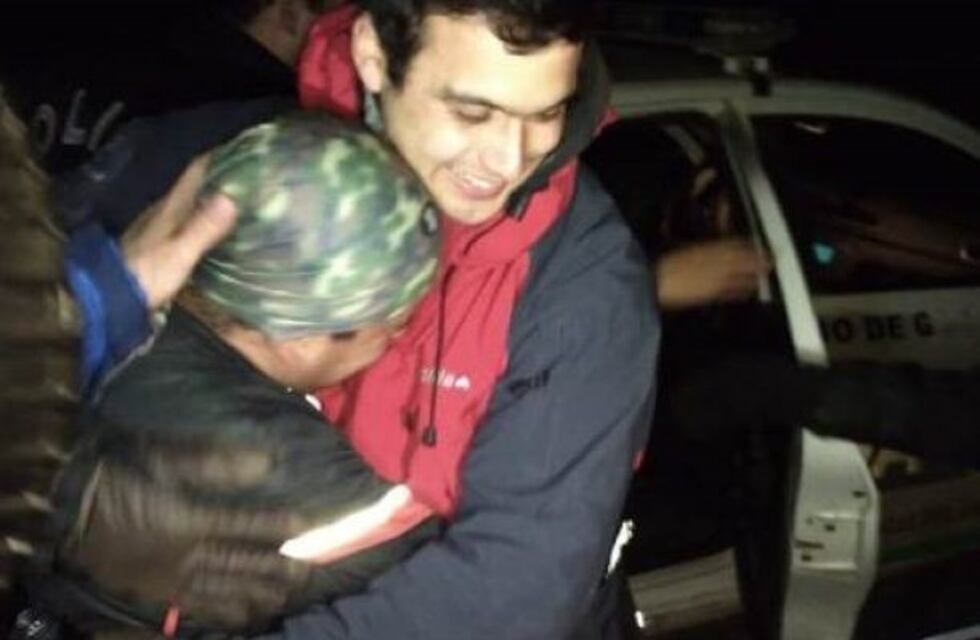 Rescatan dos personas que se habían perdido en una montaña de Esquel