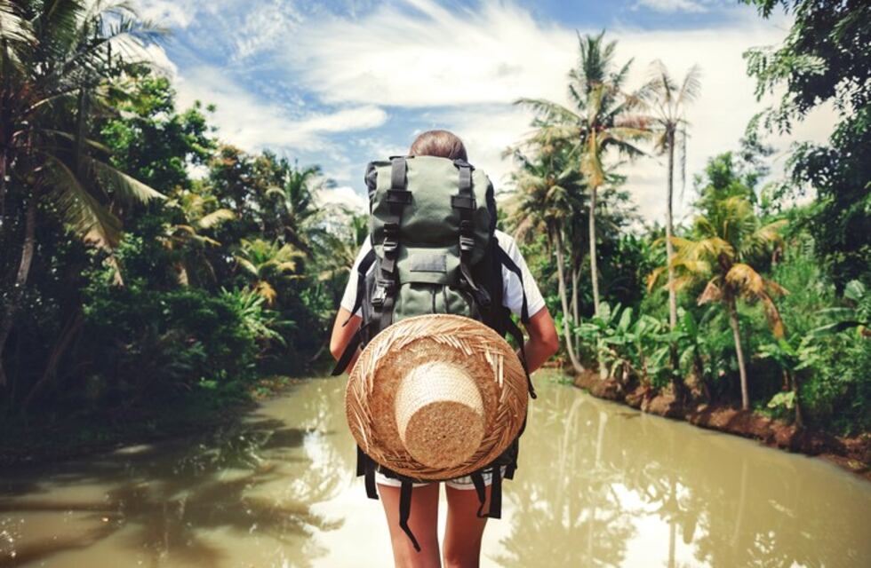 Ofrecen 46.000 euros al año por recorrer el mundo: estos son los requisitos