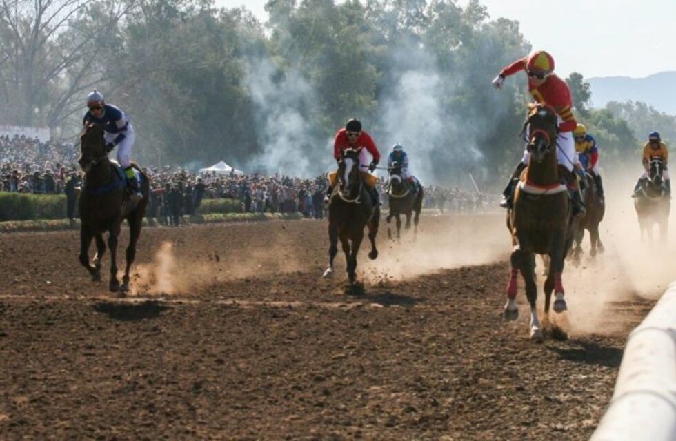 Oficializaron la vuelta de la actividad hípica, cultural y de las reuniones familiares en Mendoza