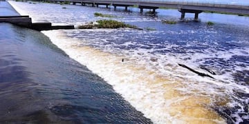 Las correderas y el viaducto permiten el paso del Bañado cuando está cargado