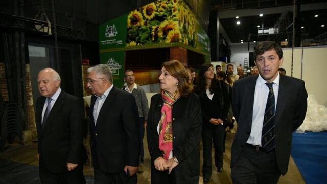 El gobernador Lifschitz y la intendenta Fein recorrieron los trabajos de armado de la Fiar 2017 en Metropolitano.