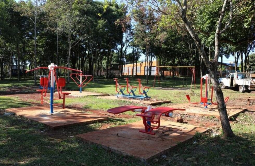 Avanzan las obras de mantenimiento de cordón cuneta y plazas de Oberá