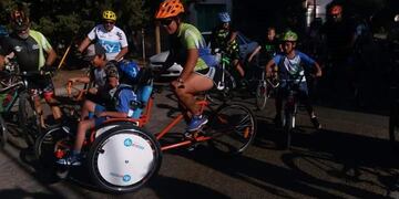 Agustín cumplió el sueño de pasear en bici