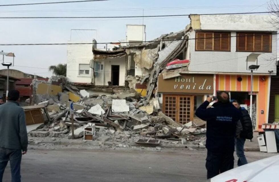 Se derrumbó un hotel en Santa Teresita: no hubo víctimas fatales