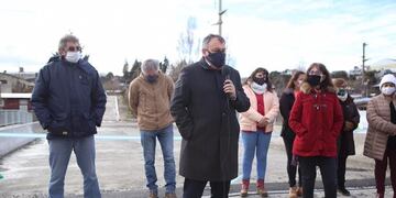 El intendente de Bariloche inauguró un puente que costó 288% más de lo previsto