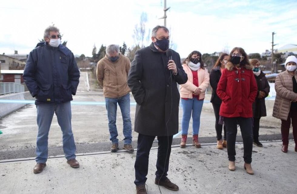 El intendente de Bariloche inauguró un puente que costó 288% más de lo previsto