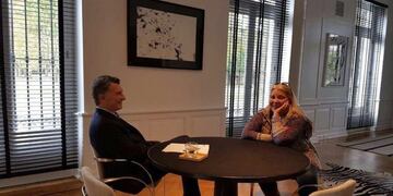 El presidente argentino, Mauricio Macri, recibe el 20/04/2017 en la quinta presidencial en Buenos Aires, Argentina, a la primera precandidata oficialista confirmada para los comicios legislativos de octubre, Elisa Carriu00f3. rn(Vinculado al texto de dpa