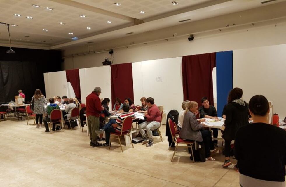 Comenzó el pago a autoridades de mesa de las elecciones