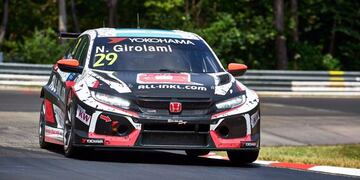 El cordobés Néstor Bebu Girolami, durante la quinta fecha de la Copa del Mundo de Autos de Turismo (WTCR), en Alemania\u002E 2019