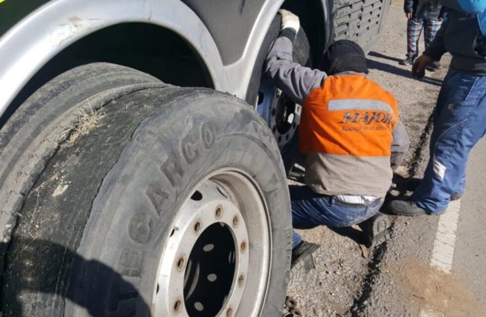 Un colectivo sufrió un desperfecto y quedó varado 9 horas en una ruta