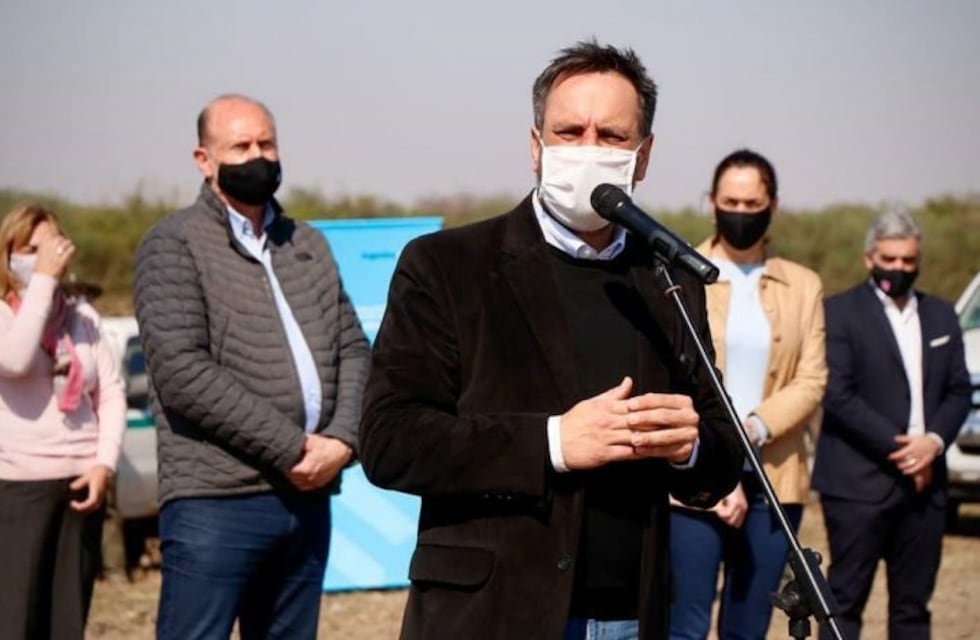 Cabandié responsabilizó al "oscurantismo del poder" por incendios en las islas