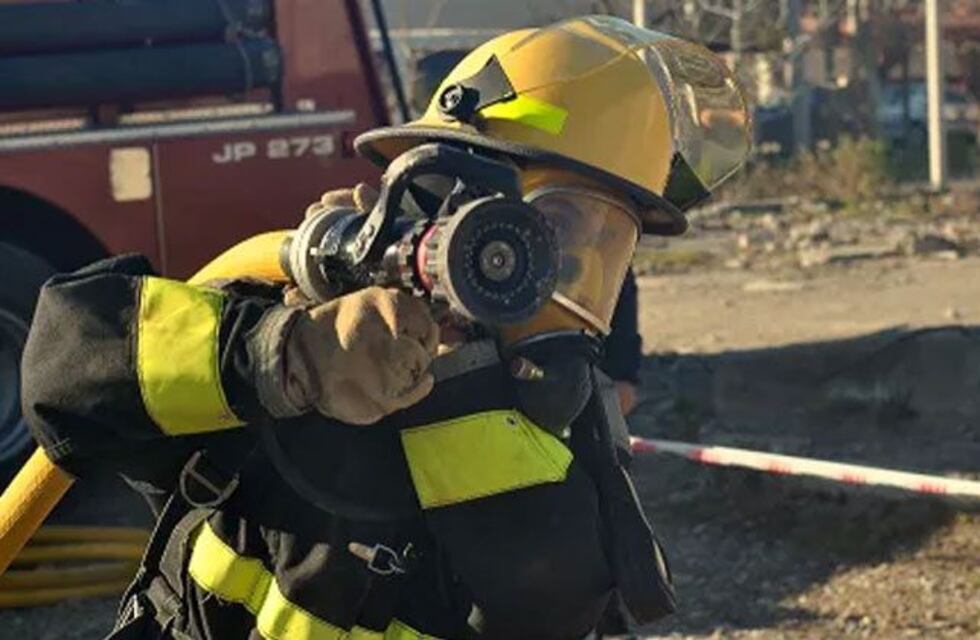 Murió una mujer al incendiarse su casa en Villa El Libertador y salvan a un niño