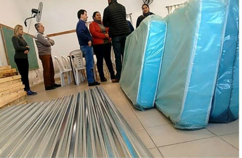 Desarrollo Social entregó colchones y materiales de construcción a familias en diferentes barrios