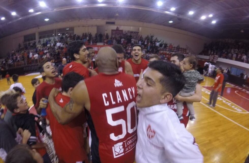 Glorioso; Instituto avanzó a cuartos de final del Súper 20