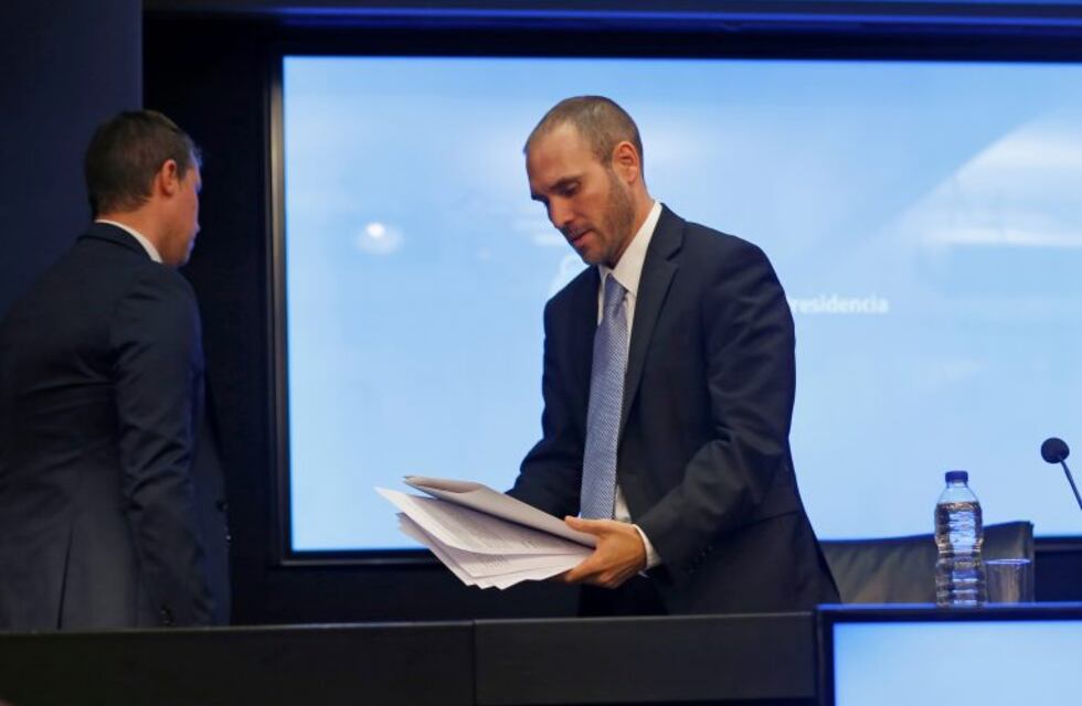 Antes de la presentación de Guzmán en el Congreso y a la espera de la visita del FMI, sube el dólar y cae el riesgo país