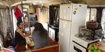 La familia pide ayuda y que le den un modo habitacional, para poder abandonar el colectivo\u002E