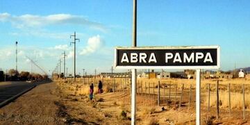 Ingreso a la ciudad puneña de Abra Pampa, en Jujuy