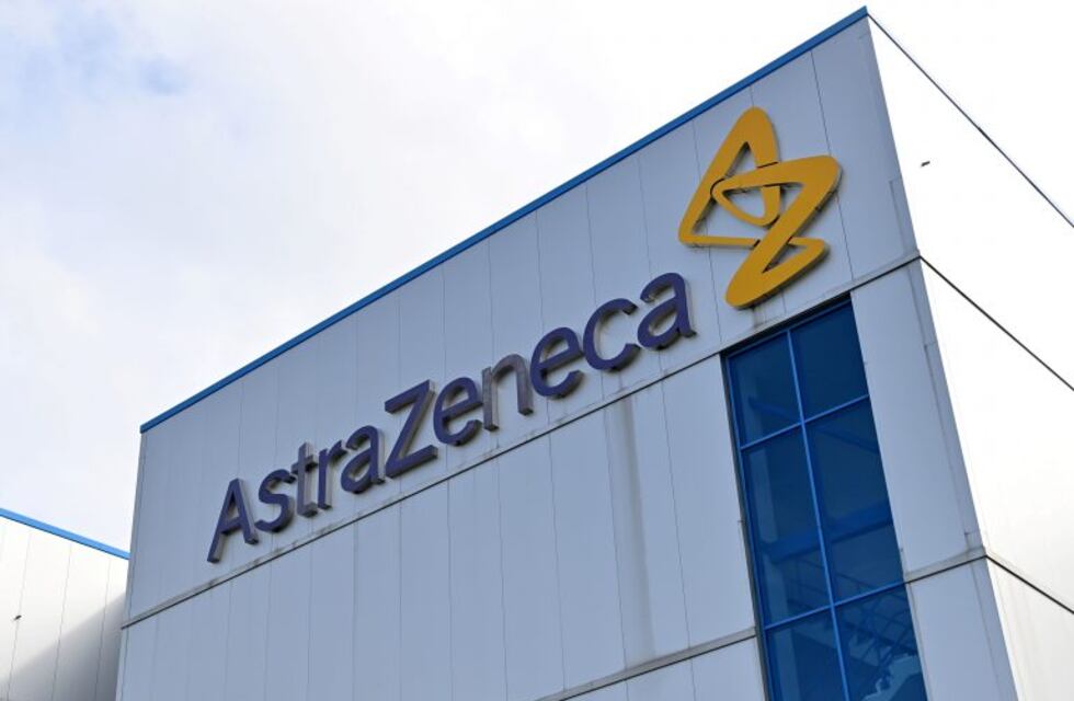 AstraZeneca suspendió las pruebas de su vacuna contra el coronavirus por una "enfermedad potencialmente inexplicable"