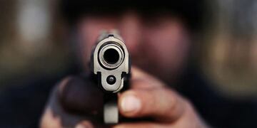 El hombre abordó a su expareja en plena calle, le disparó y luego se suicidó. Foto: Archivo.