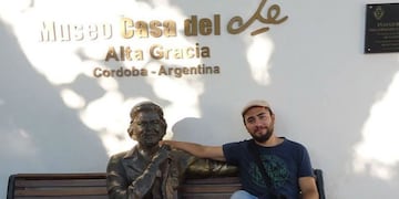 Anil Baran, visitando el Museo del Che (perfil de Facebook)\u002E