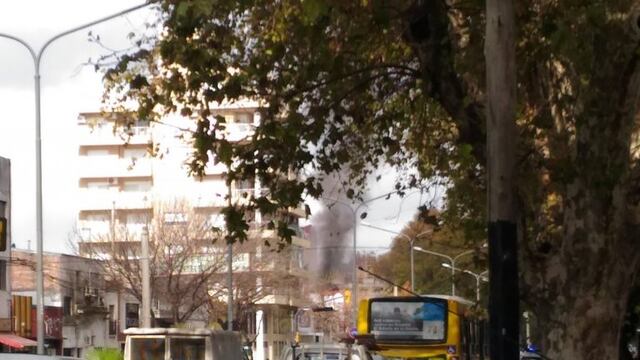 Se incendiu00f3 una casa en la planta alta del bar