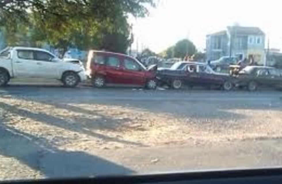 Choque en cadena hizo colapsar el tránsito en la autopista La Banda-Santiago