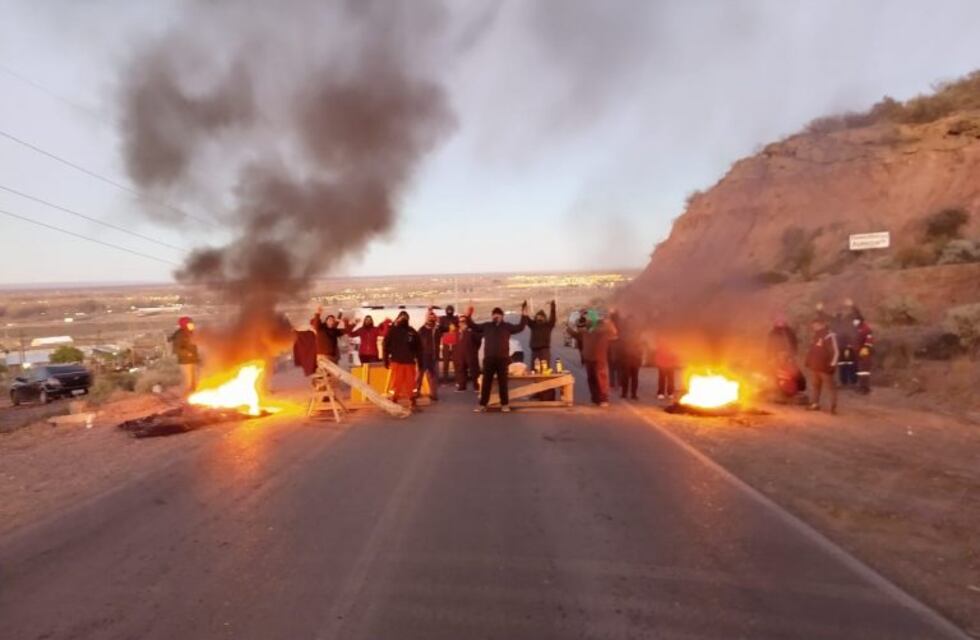Vecinos del pequeño que murió en el incendio cortaron la Autovía Norte en Neuquén