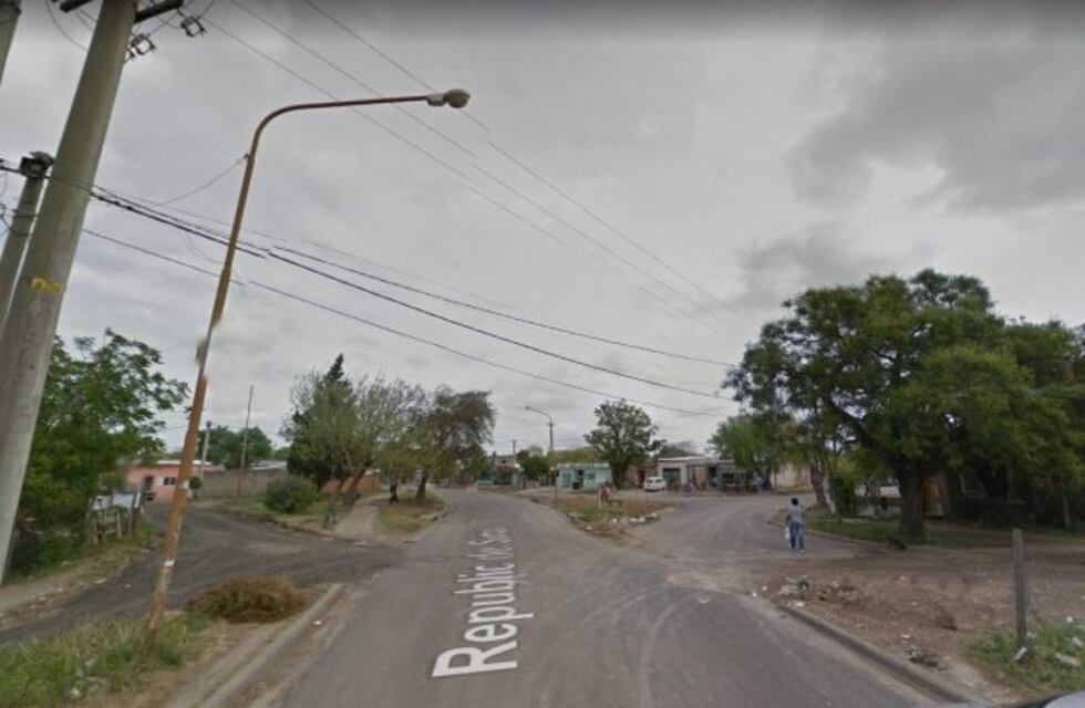 Vecinos encontraron un bebe desnudo caminando solo por la calle