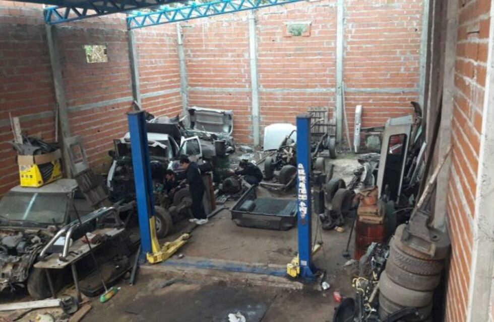 Secuestraron gran cantidad de autopartes robadas y vehículos de un galpón