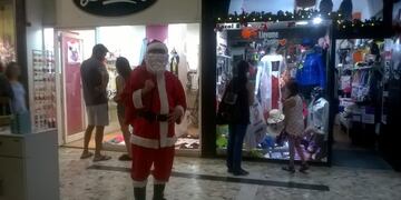 Papá Noel visitando Galerías Plaza
