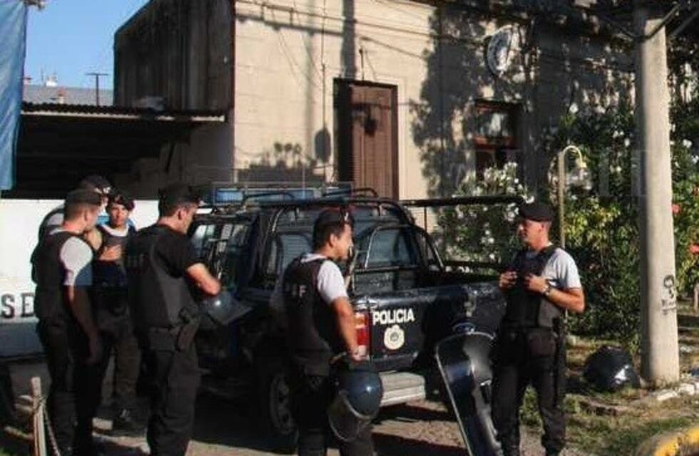 Imputaron a los cuatro policías que simularon un allanamiento para robar una vivienda