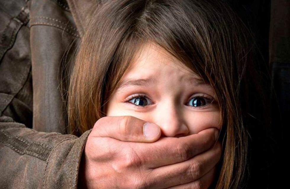 Abusó de siete niñas y extorsionaba a sus padres para que no lo denunciaran