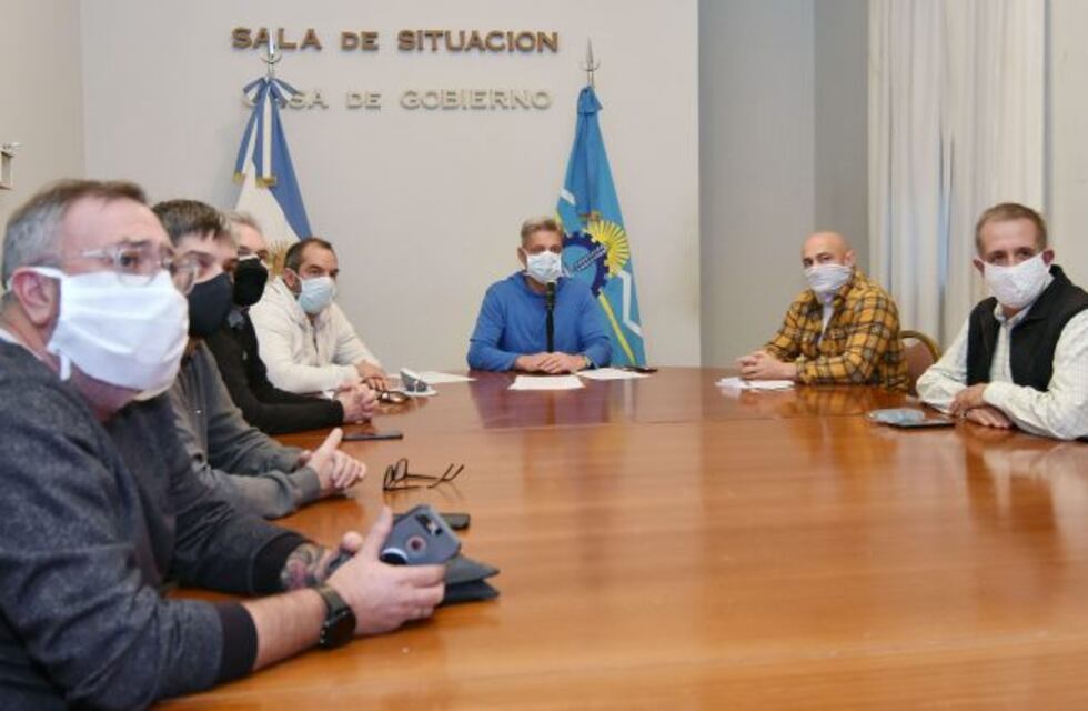 Arcioni dialogó con intendentes por apertura comercial que comenzará mañana