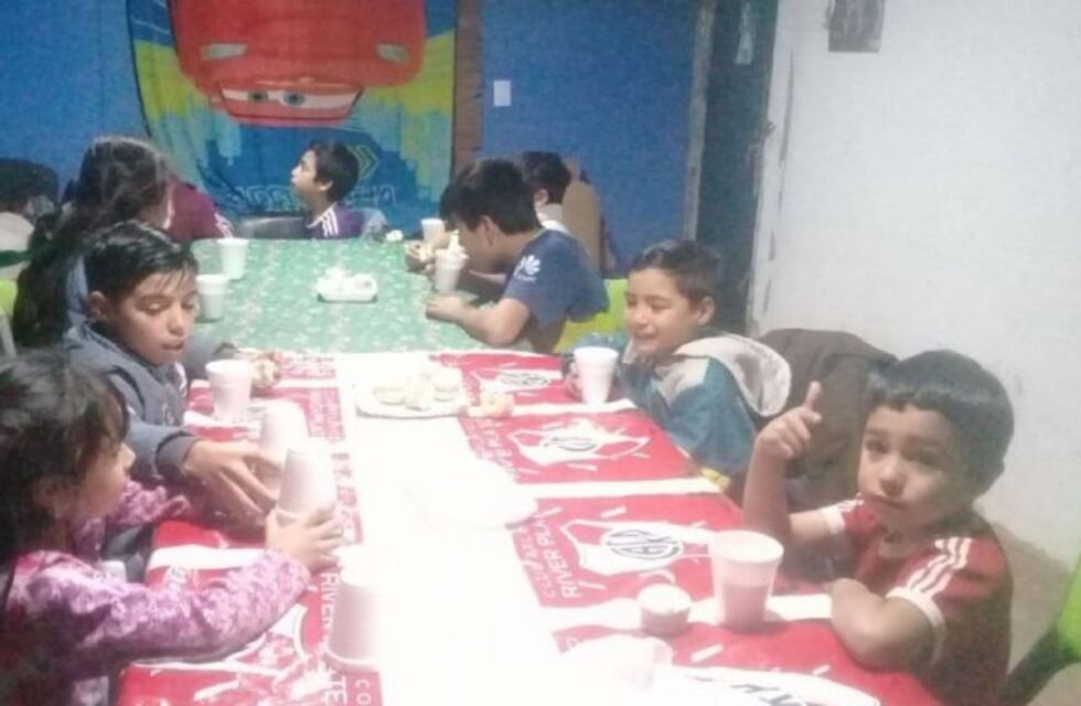 Perito Moreno: organizan una merienda diaria pero escasean los víveres