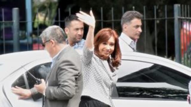 DYN02, BUENOS AIRES, 05/12/2016, LA EX PRESIDENTA CRISTINA FERNANDEZ LLEGA A LOS TRIBUNALES DE COMODORO PY, PATA DECLARAR COMO TESTIGO EN LA CAUSA AMIA. FOTO:DYN/LUCIANO THIEBERGER. buenos aires cristina fernandez de kirchner expresidenta en tribunales ju