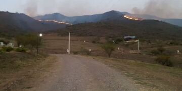 Incendio en La Calderilla (El Tribuno)