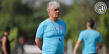 "Nos ofrecieron miles de técnicos pero si ninguno es muy superador seguirá Julio"