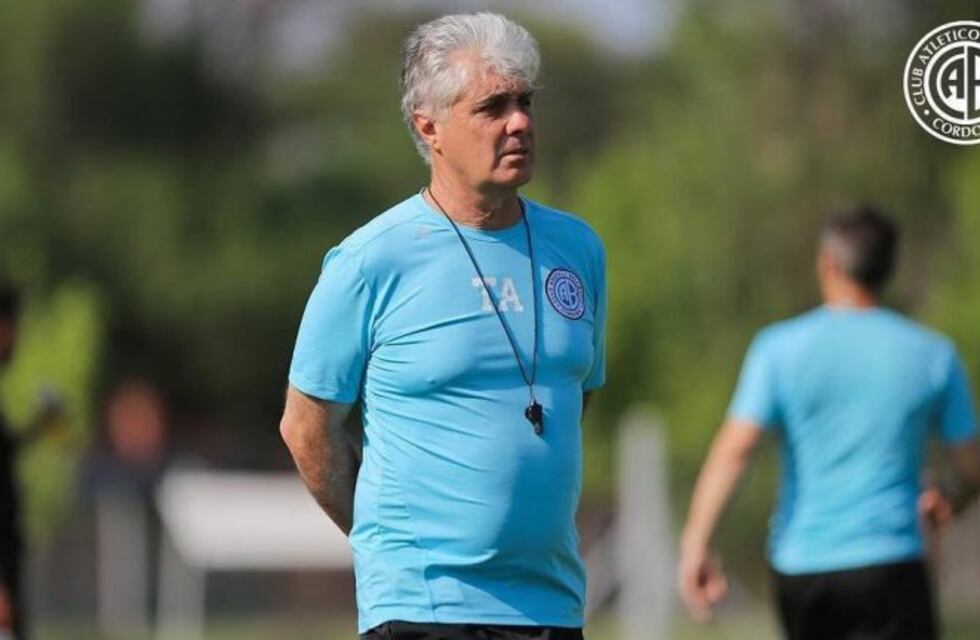 "Nos ofrecieron miles de técnicos pero si ninguno es muy superador seguirá Julio"