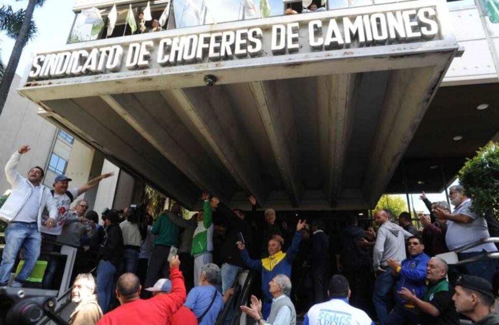Desde Camioneros denunciaron que el Gobierno quiere "meter presos a Hugo y Pablo Moyano"