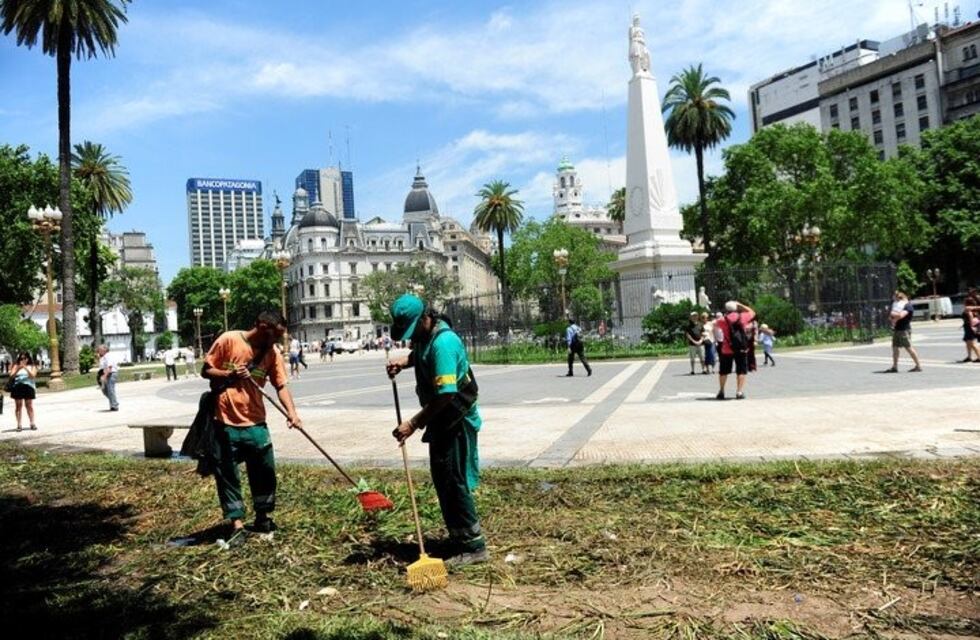 Así quedó la Plaza de Mayo tras la fiesta por la asunción de Alberto Fernández