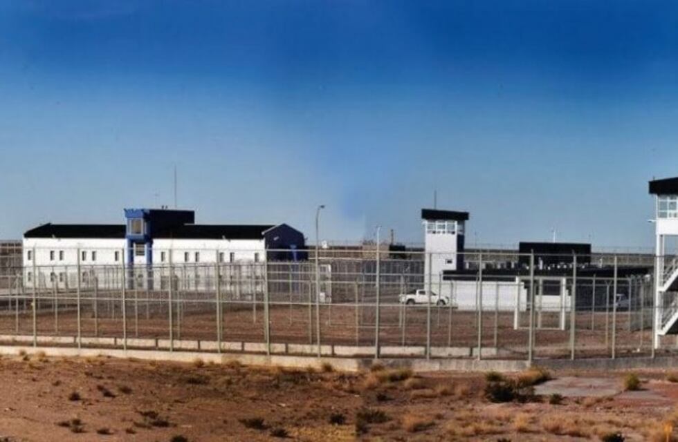 Separan a jefe policial por vínculos y favores con Correa en la cárcel