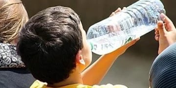El 60% de niñas y niños menores de 5 años consumen bebidas azucaradas exclusivamente\u002E Esto influye en los altos niveles de sobrepeso y obesidad\u002E Tomar agua es salud\u002E