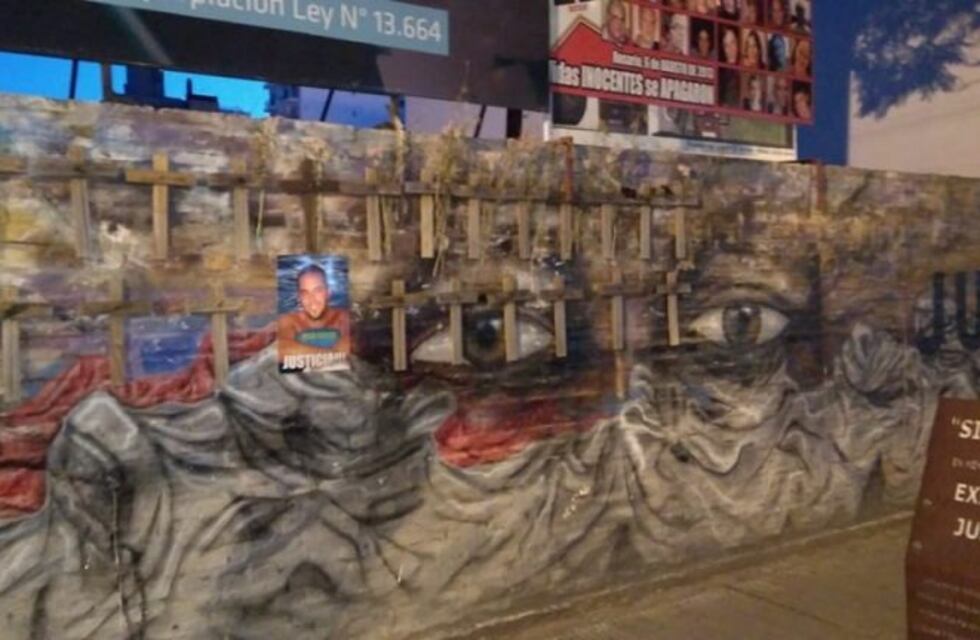 Fin de una era: tiraron parte del emblemático paredón de Salta 2141