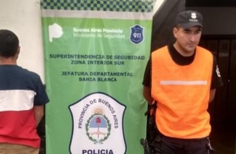 Agredió y amenazó a su ex mujer y su hija con un arma