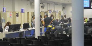 Desde Recursos humanos se decidió suspender sin goce de sueldo a cinco empleados que siguen ligados a la investigación\u002E