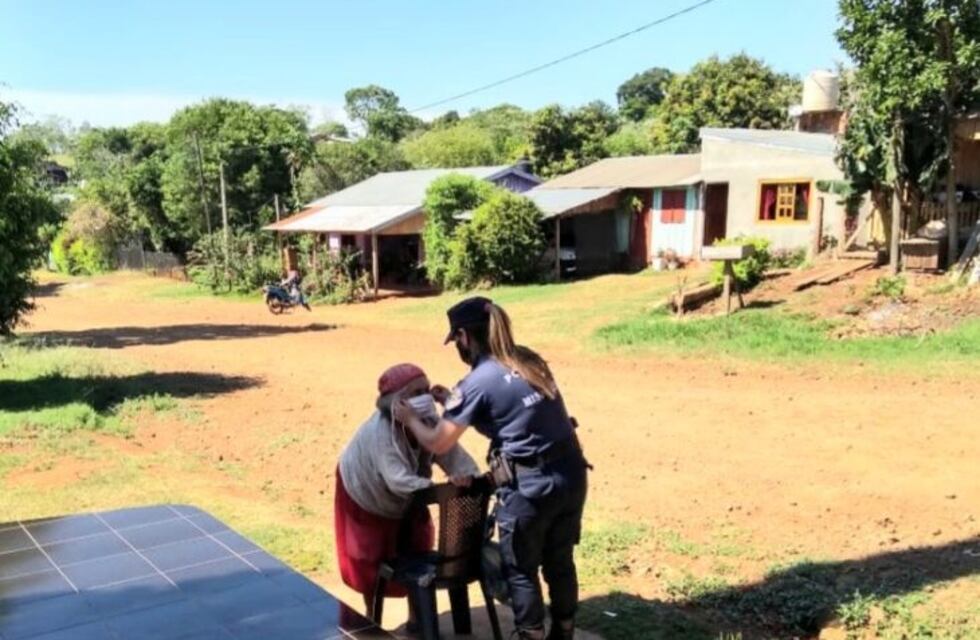 Policías hicieron las compras para una abuela de 85 años que no puede caminar