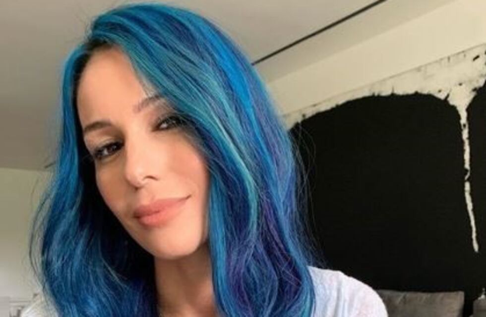 ¿Qué se hizo? Pampita sorprendió a todos con el pelo azul