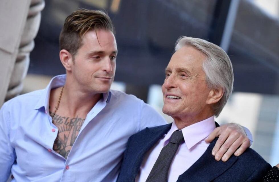 El hijo de Michael Douglas contó que su papá lo hacía repartir marihuana cuando era niño