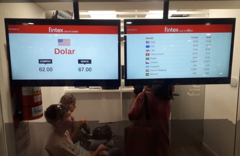 Desesperación por el dólar que llegó a los $67 en Rosario